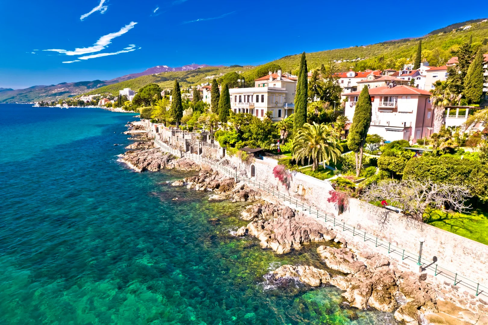 Sprehajališče Lungomare v Opatiji ob Jadranskem morju.