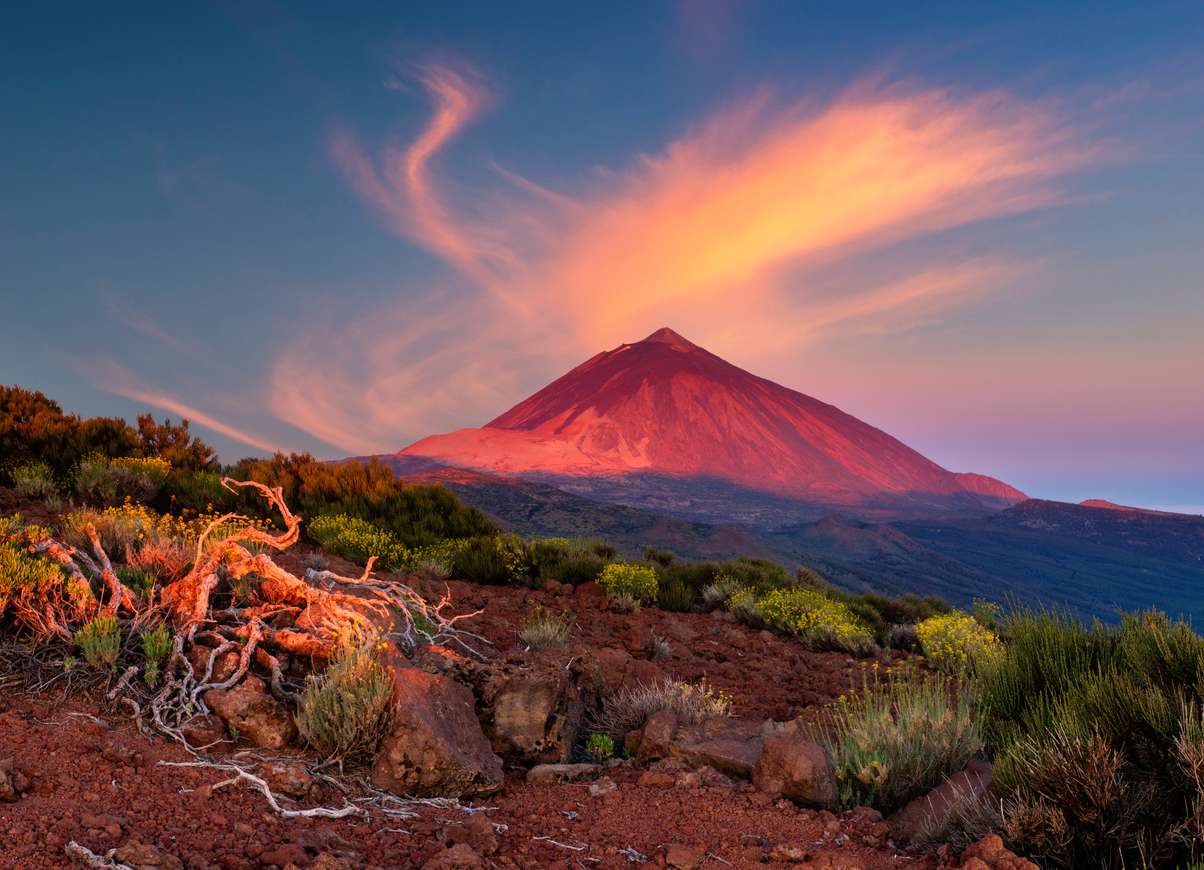 Najvišji vrh na Tenerifih in v Španiji Pico del Teide v sončnem zahodu