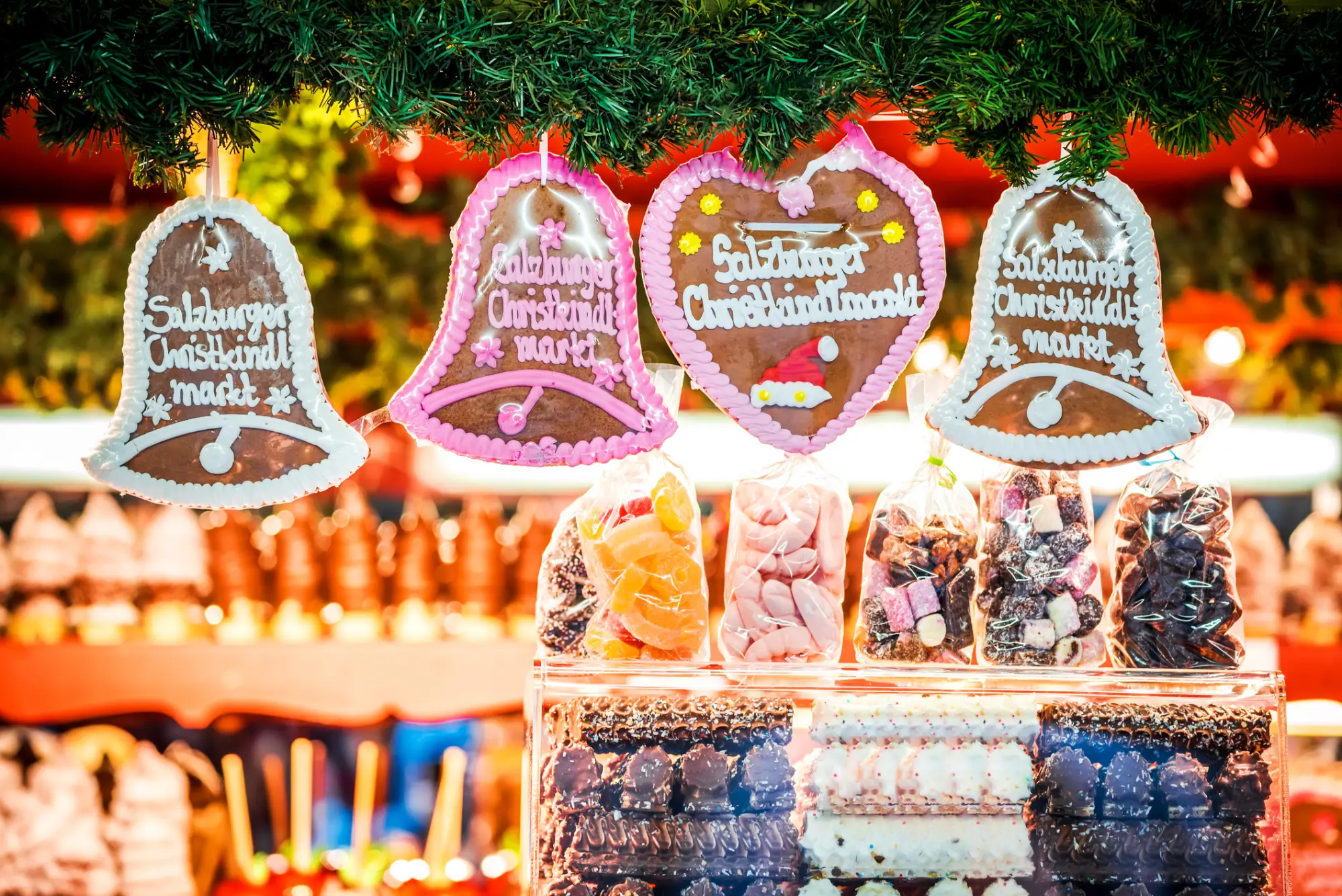 Tradicionalni salzburški medenjaki na adventnem sejmu v Salzburgu.