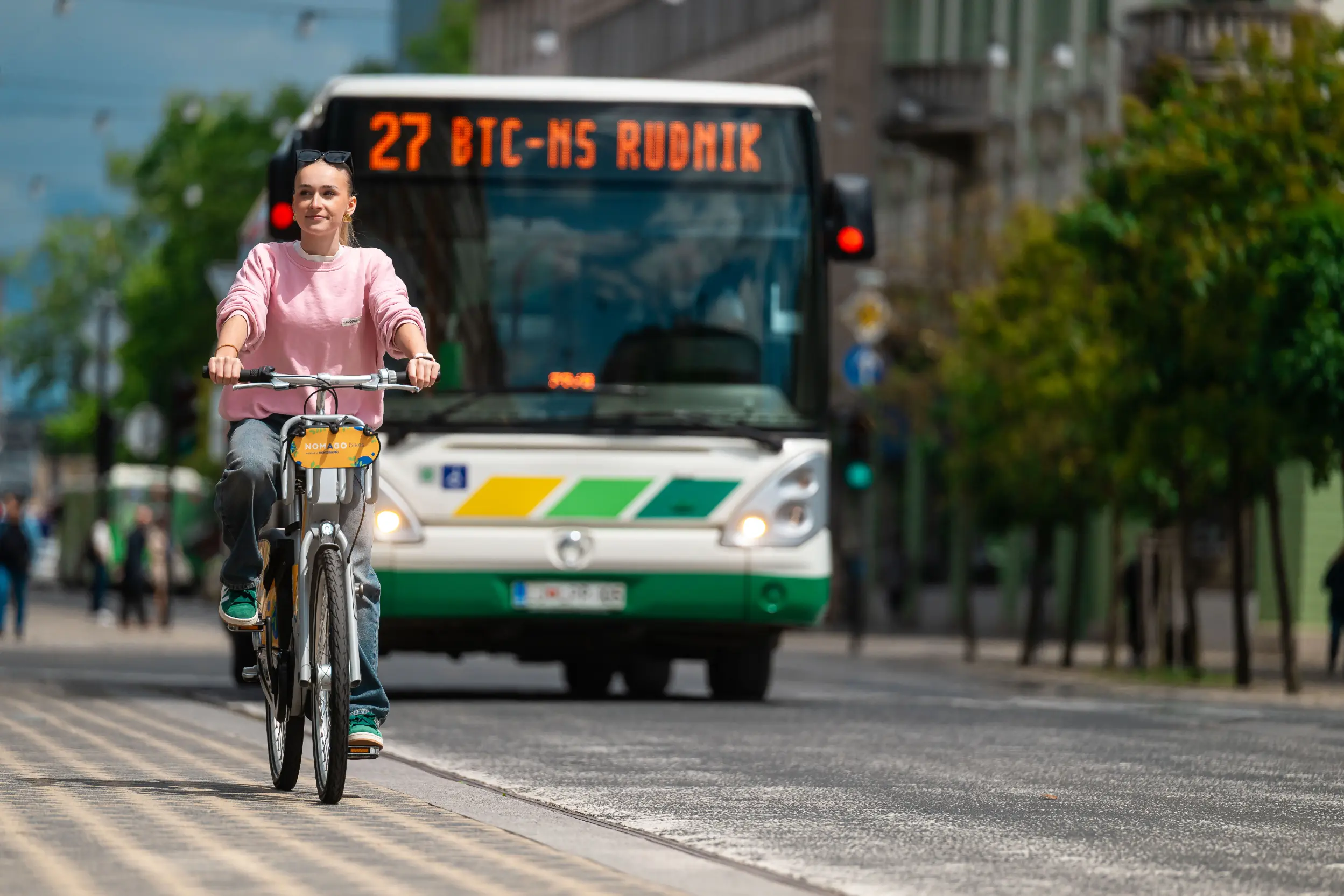 Kombinacija javnega prevoza in e-kolesa za prihod na delo v Ljubljani