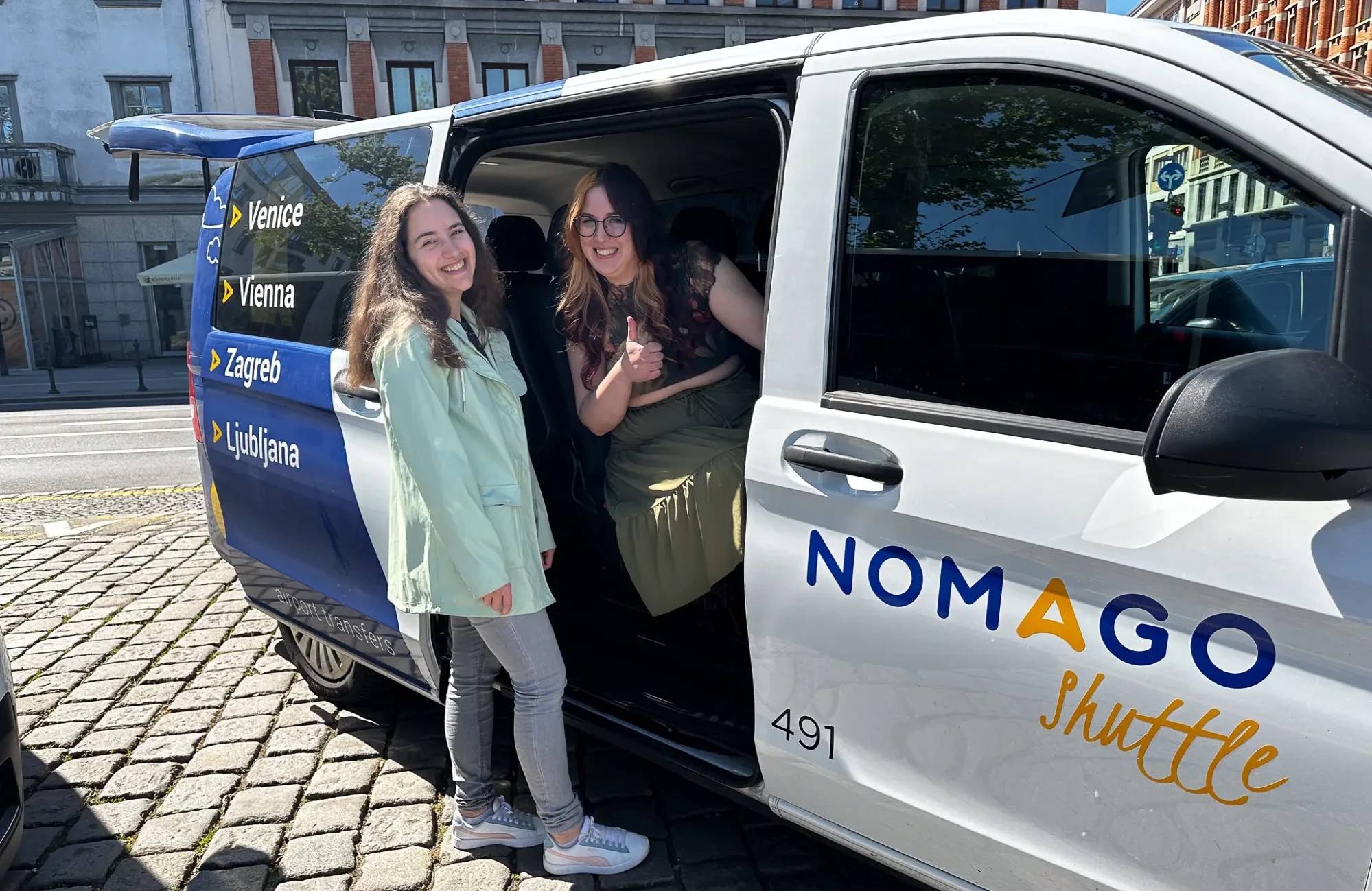 Nomago Shuttle zagotavlja trajnostne prevoze zaposlenih in poslovnih partnerjev.
