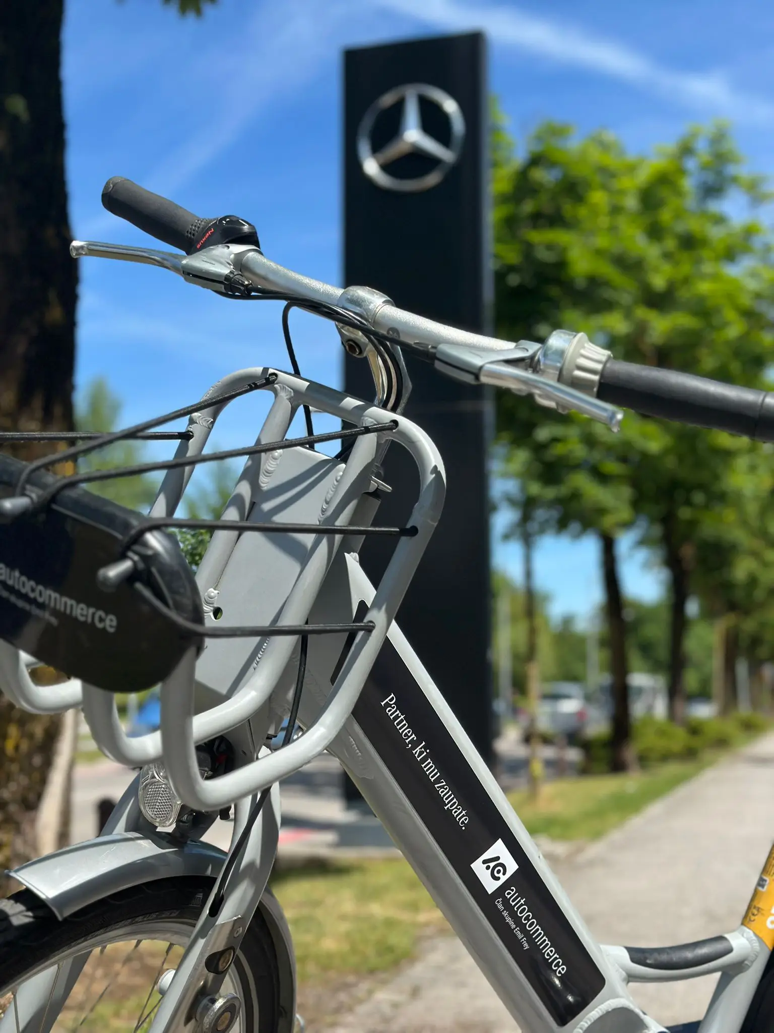 Električno službeno kolo spodbuja trajnostno mobilnost in zmanjšuje ogljični odtis podjetij.