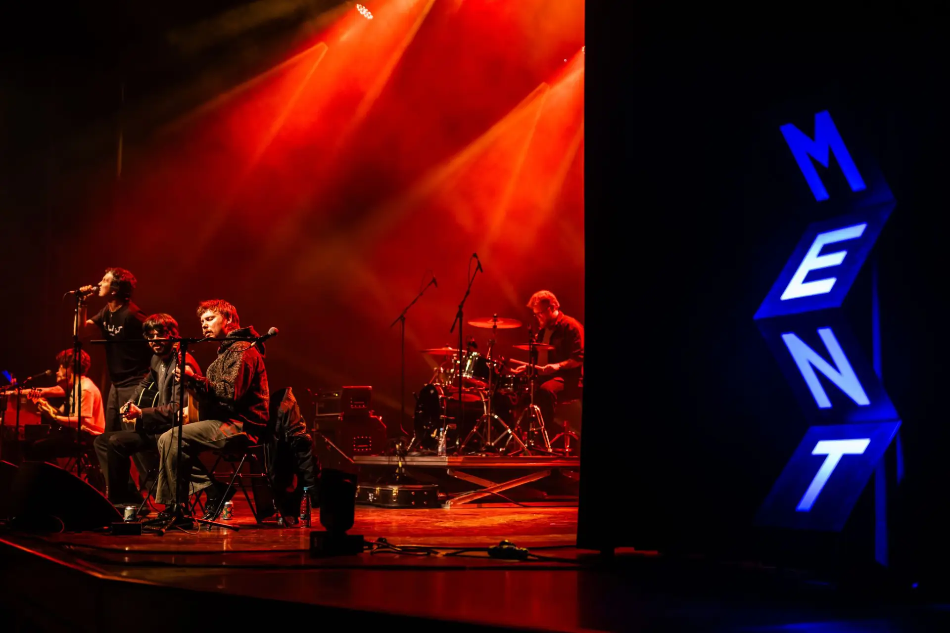 Koncert na festivalu MENT Ljubljana z mednarodnimi izvajalci