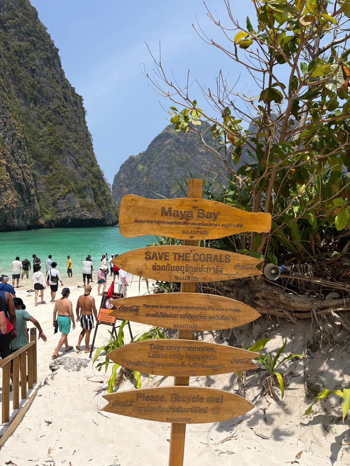 Kažipoti na plaži - Maya Bay.