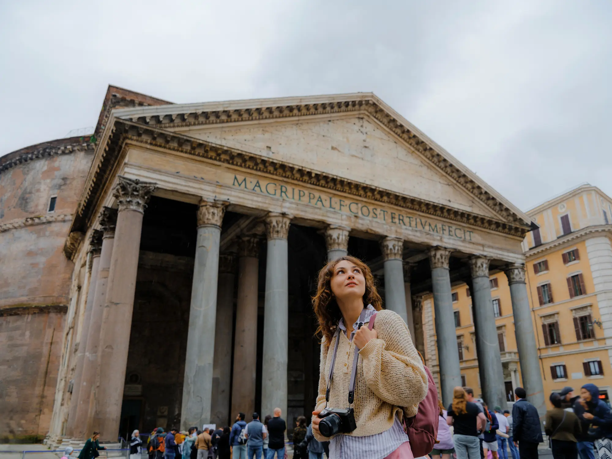 rim-turistka-pred-pantheonom-iSt-30032026.webp