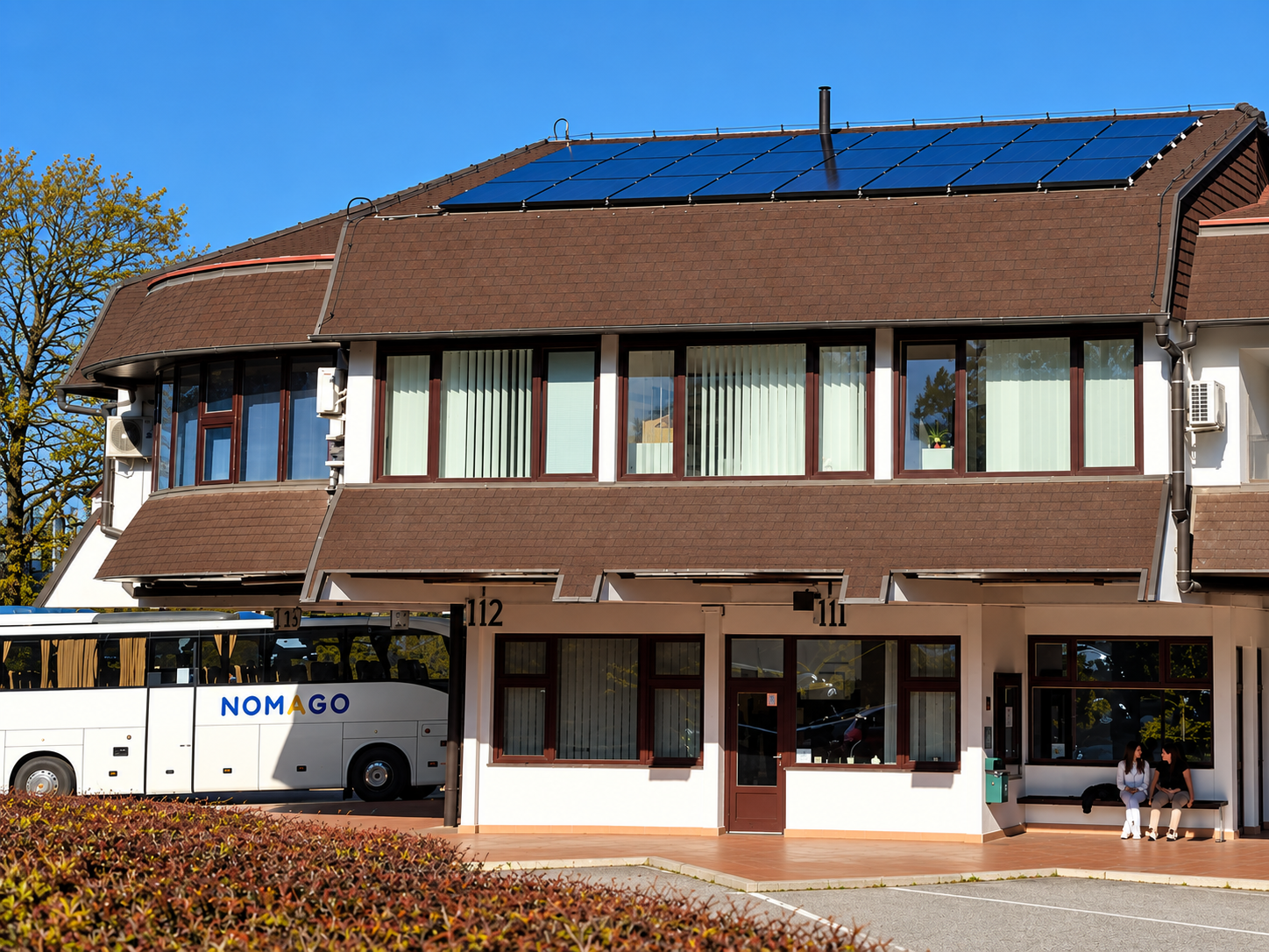 Sončna elektrarna na Nomagovi avtobusni postaji.