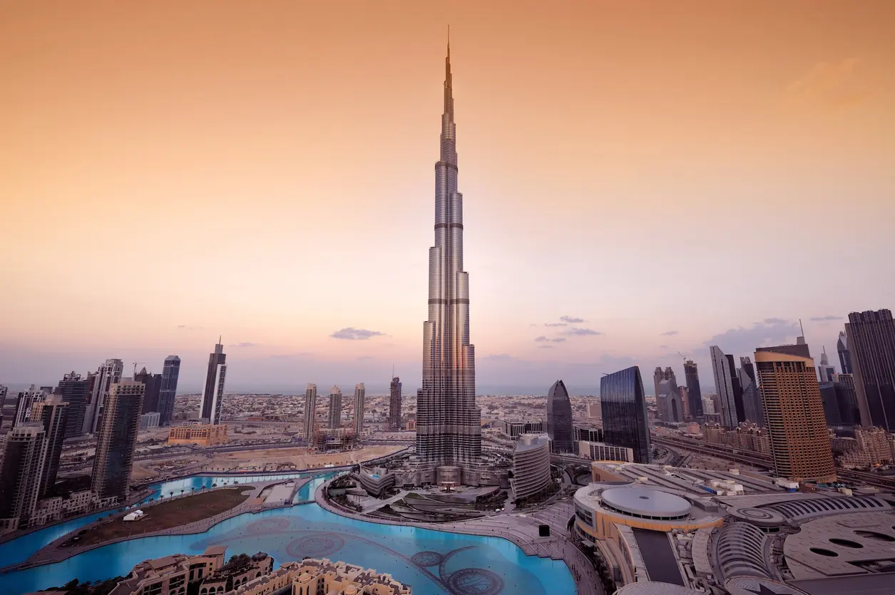 dubaj-soncni-zahod-pogled-na-burj-khalifa-istock-26-06-2024.webp