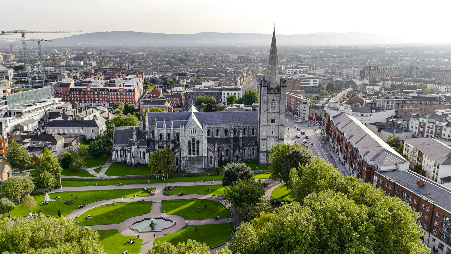 dublin-st-patricks-cathedral-zracni-pogled-park-IS-09012026.webp