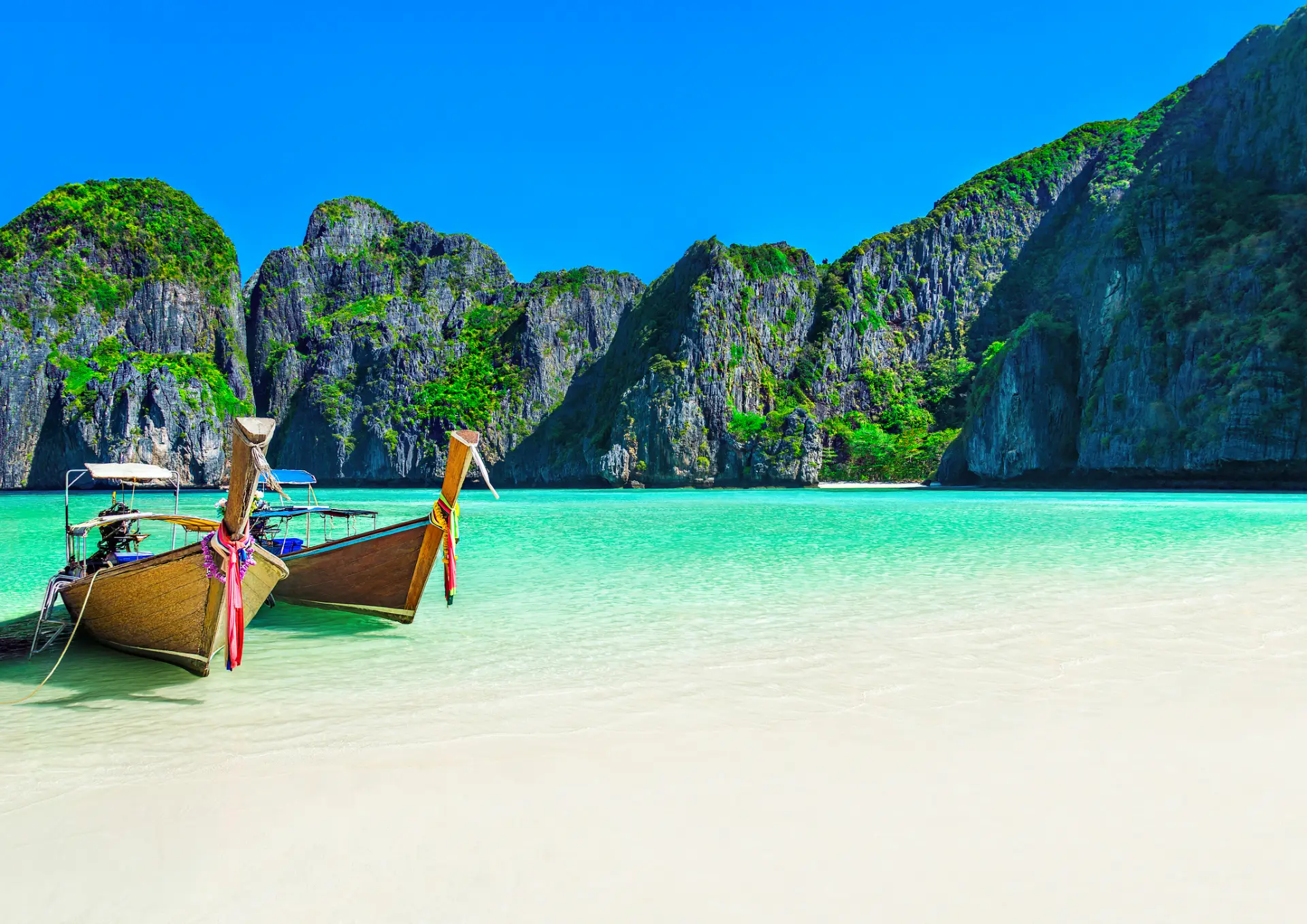 Znamenita plaža Maya beach na otoku Phi Phi na Tajskem