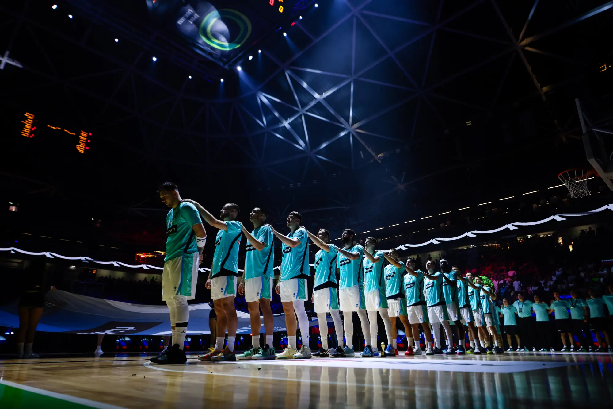 KZS-slovenska-reprezentanca-zacetek-tekme.webp