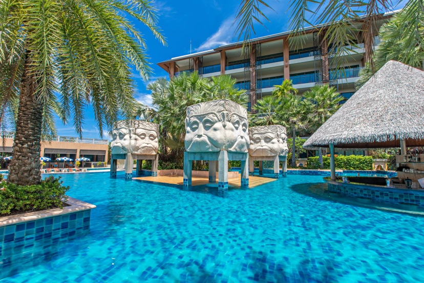 Bazen hotela Rawai Palm Beach Resort na Phuketu na Tajskem