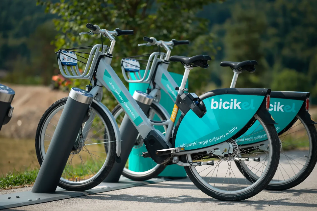kolesa.jpg Električna kolesa Bicikel na postaji v Ljubljanski urbani regiji