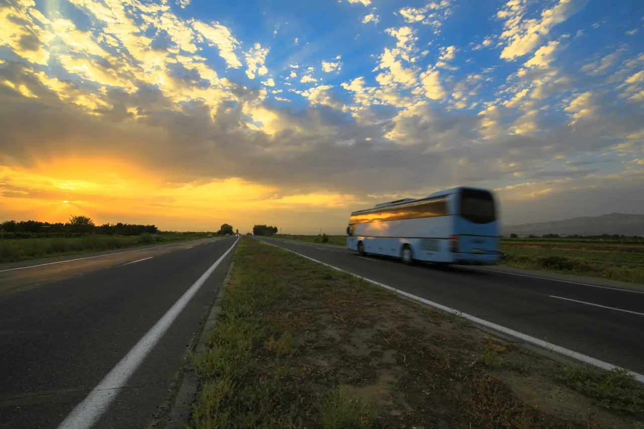 Avtobus na cesti