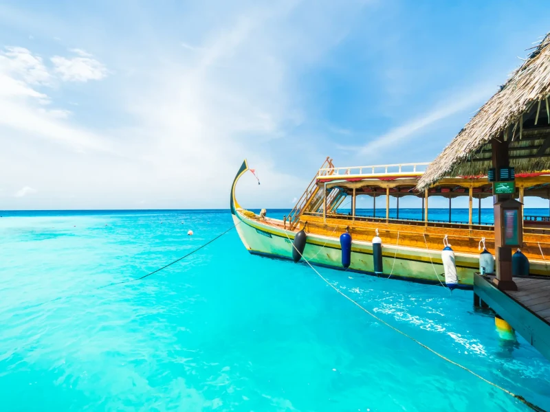 maldivi-tradicionalno-plovilo-maldivi-freepik-02-2024.webp