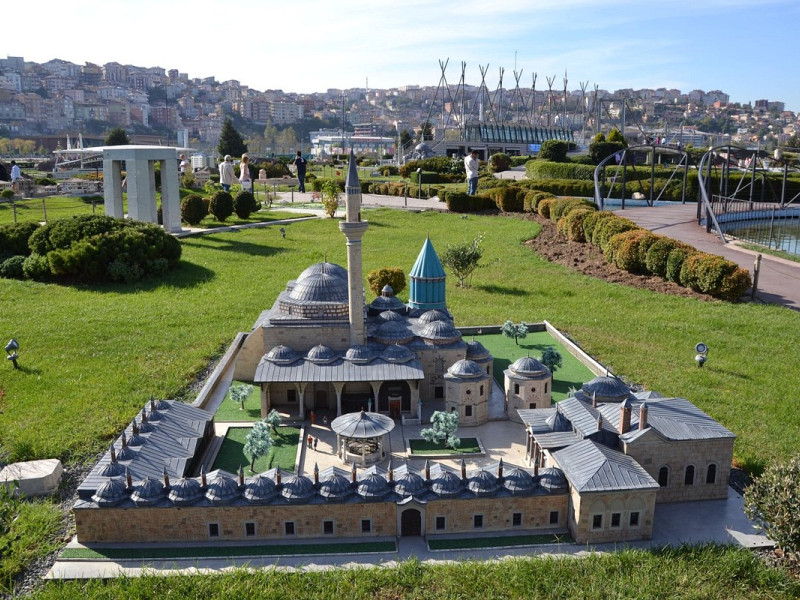 Miniaturni modeli znamenitosti v parku Miniatürk v Istanbulu.