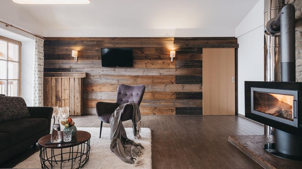 saalbach-residence-kristall-trisobni-spalnica-dnevni-prostor.jpg