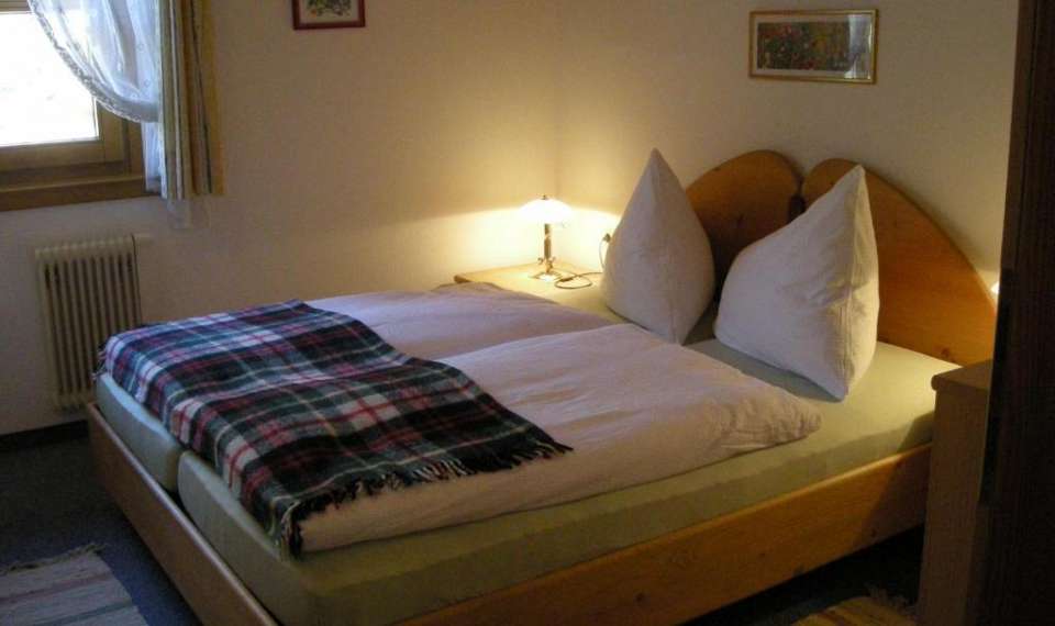apartmaji-am-romerbad-tip-b-spalnica.jpg