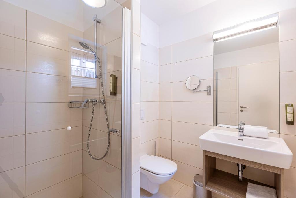 almresort-gartnerkofel-family-chalet-6-oseb-kopalnica.jpg