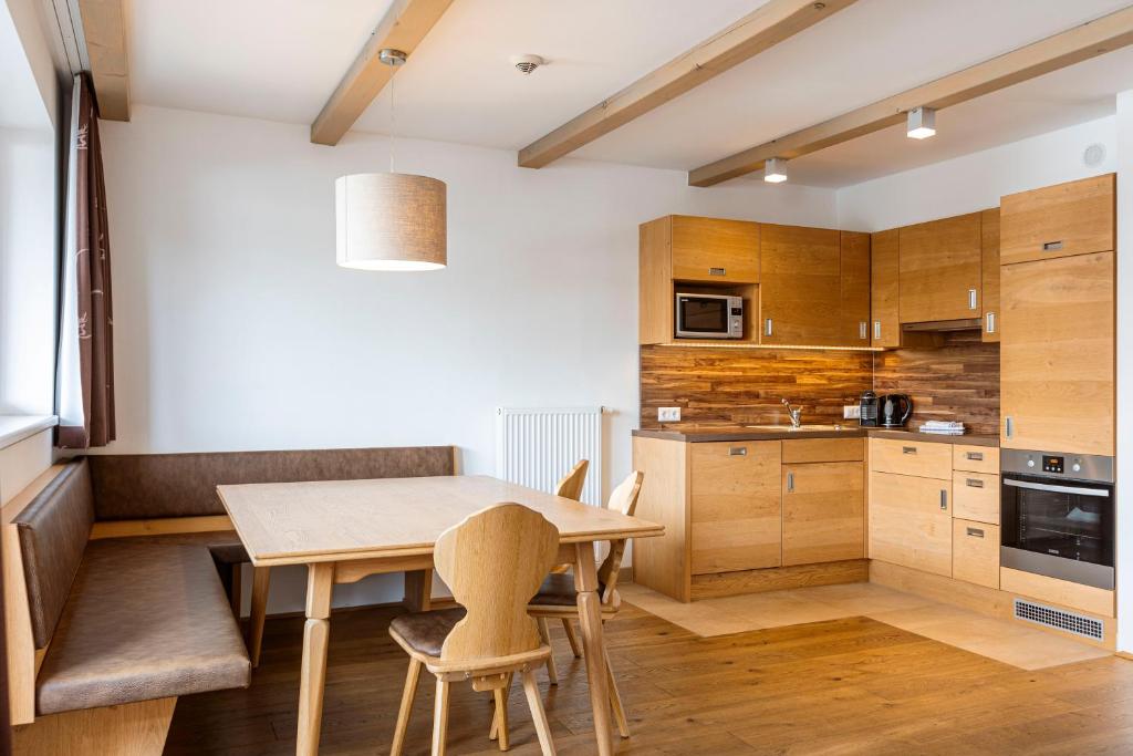 almresort-gartnerkofel-family-chalet-6-oseb-kuhinja.jpg