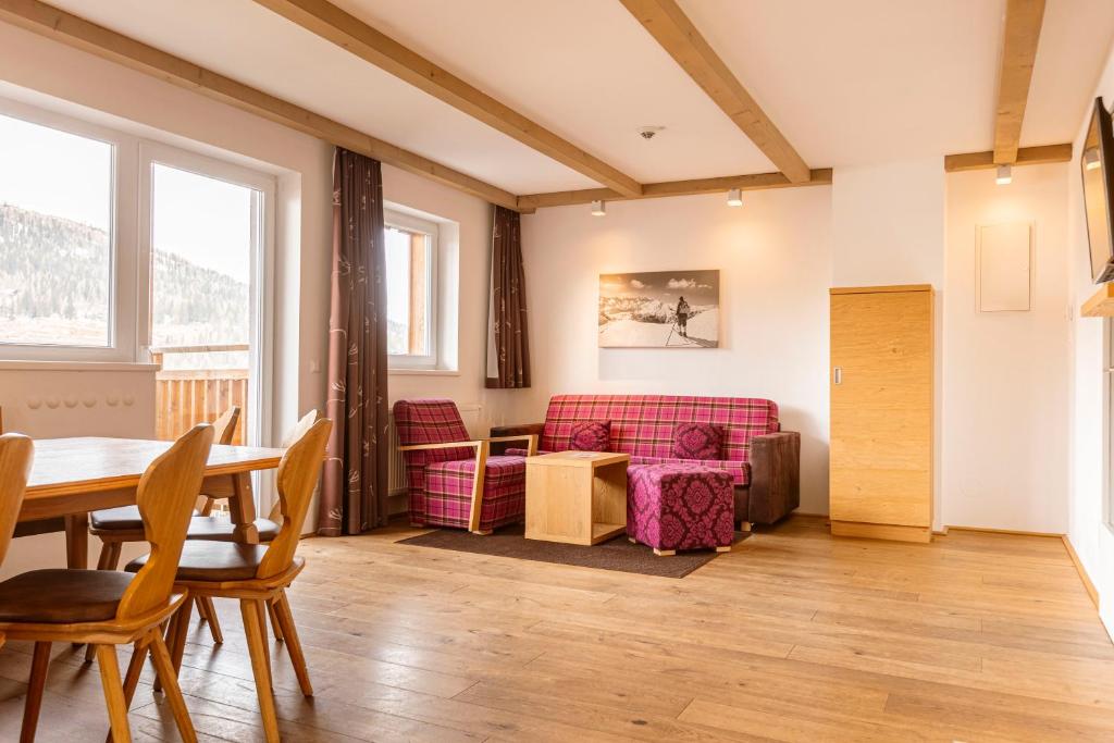 almresort-gartnerkofel-alm-chalet-dnevna.jpg
