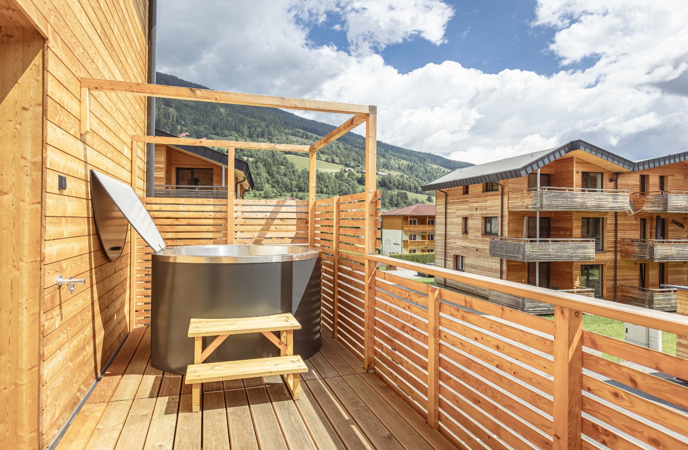 kreischberg-pool-villas-penthouse-jacuzzi.jpg