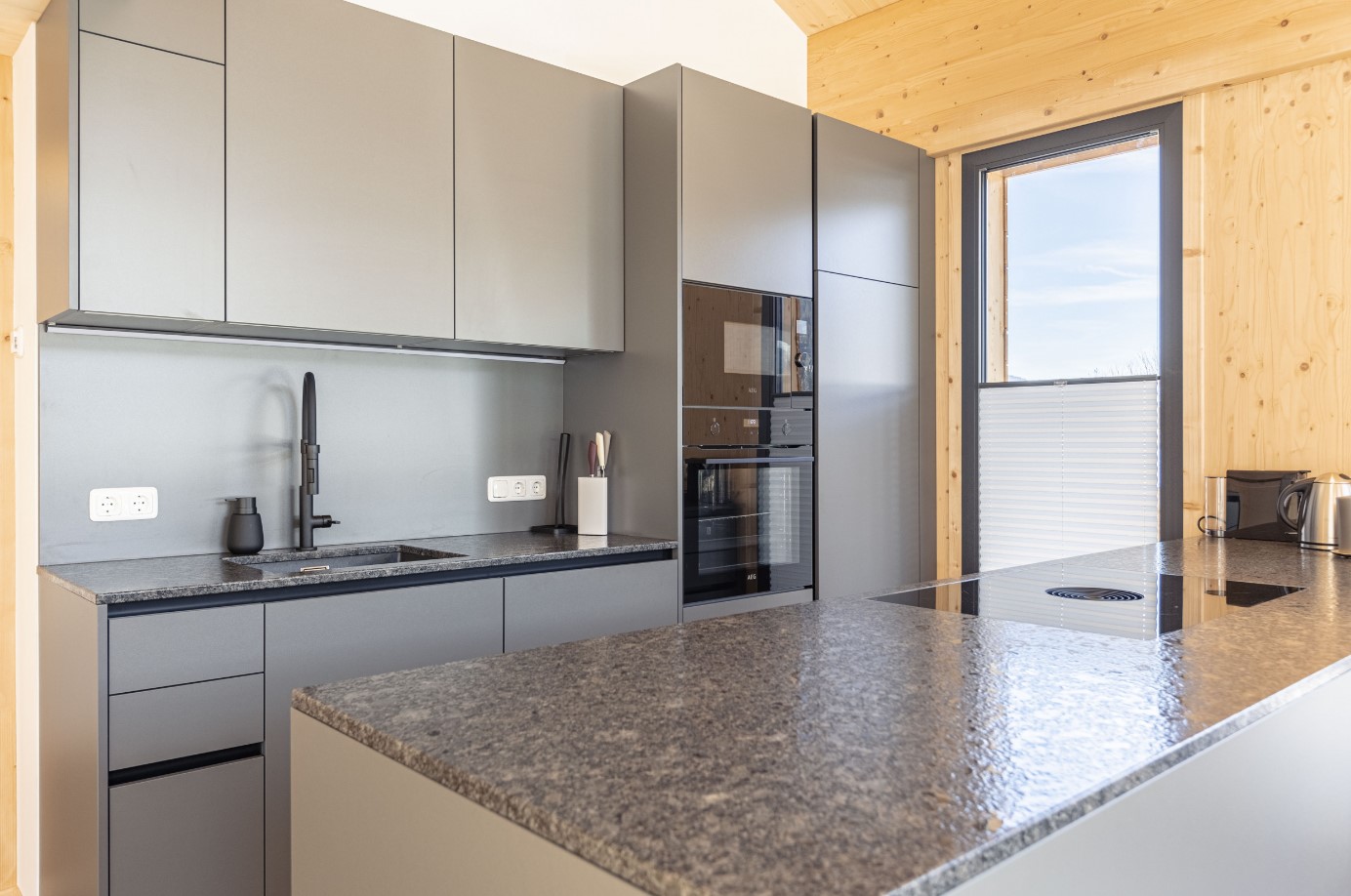 kreischberg-pool-villas-penthouse-kuhinja.jpg
