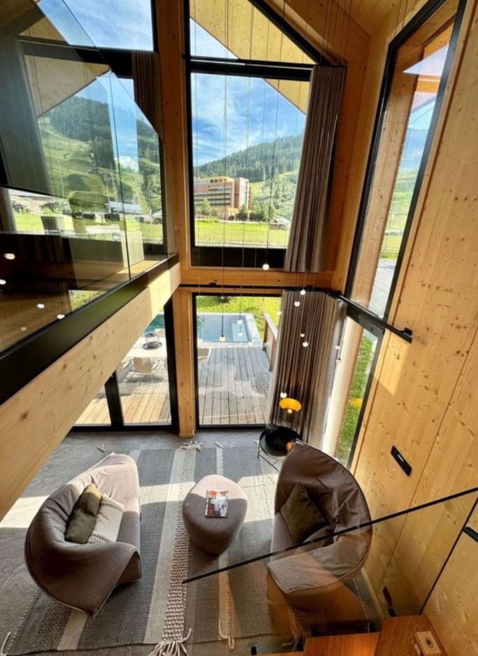 kreischberg-Pool-Villas-panorama-pogled-iz-galerije.jpg
