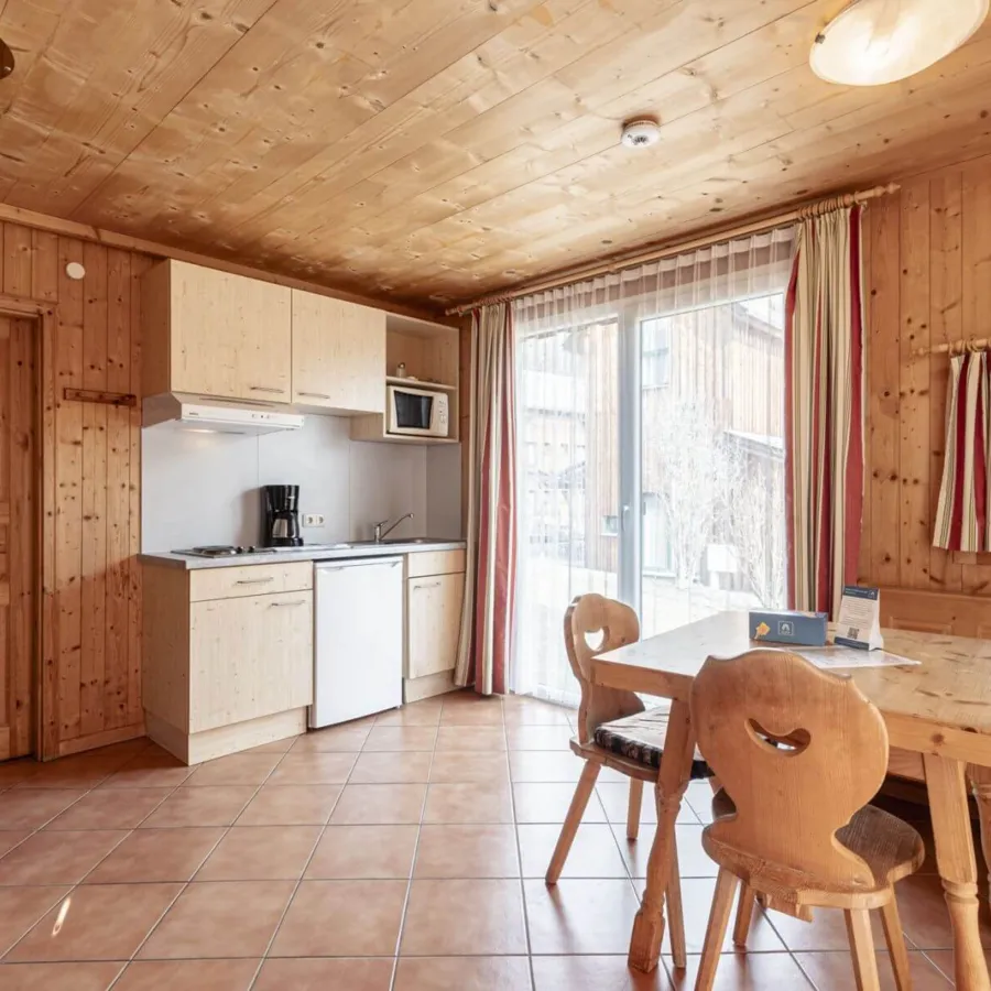 hisa-troadkasten-35-jedilnica-in-kuhinja-2.webp