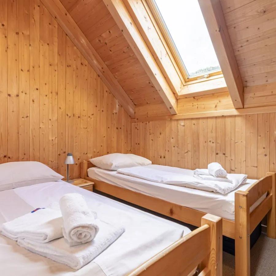 hisa-ferienhaus40-spalnica-1.webp