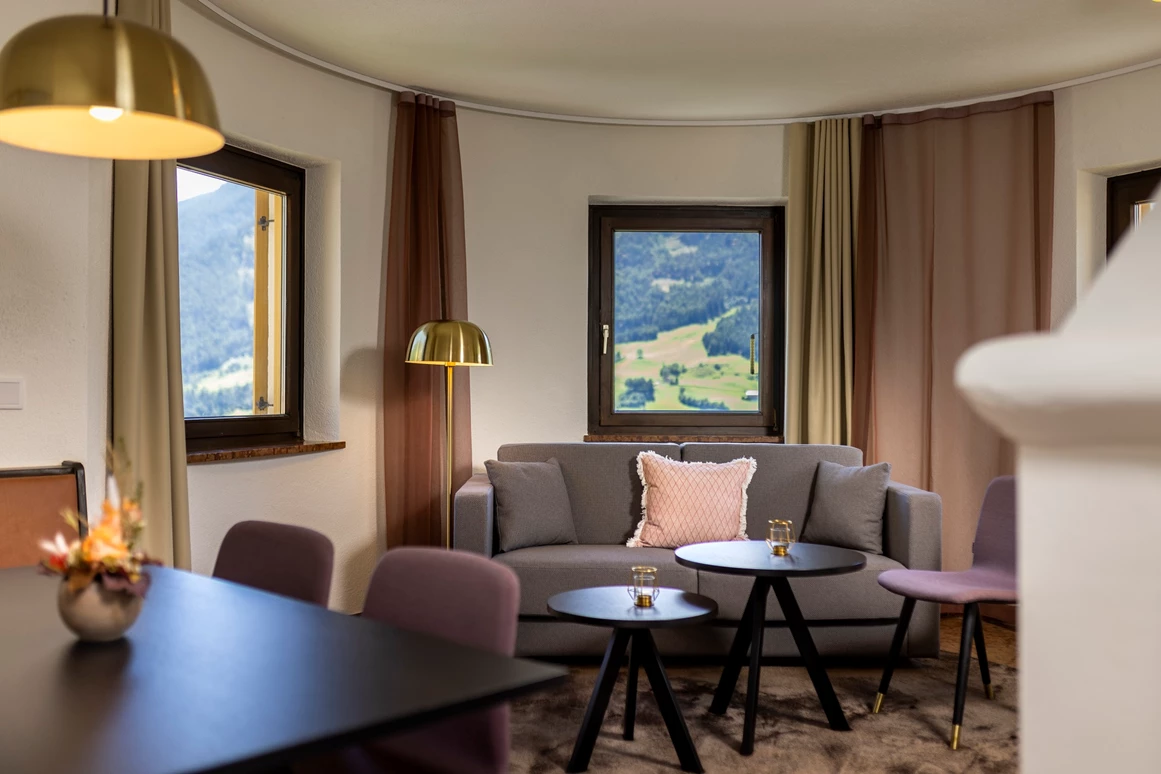 matrei-apartmaji-goldreis-55m2-dnevna-soba-in-razgled.webp