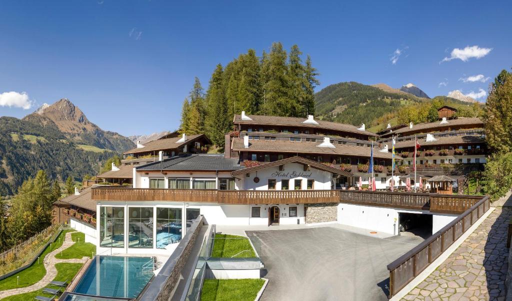skiopening-matrei-nomago-hotel-goldried-exterior.jpg