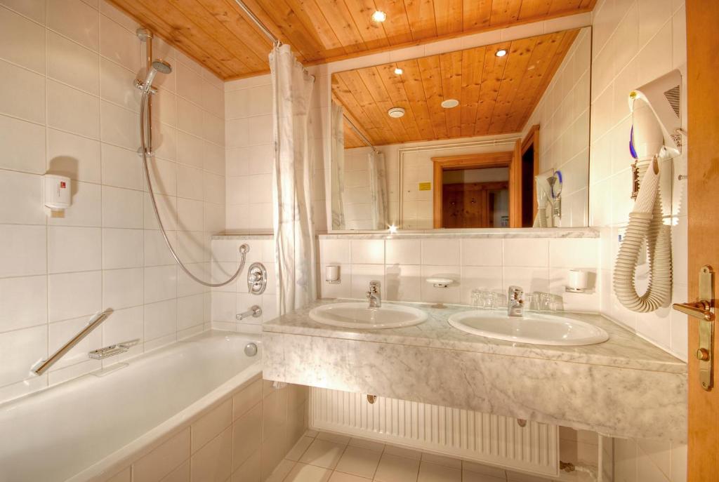 skiopening-matrei-nomago-hotel-goldried-kopalnica.jpg