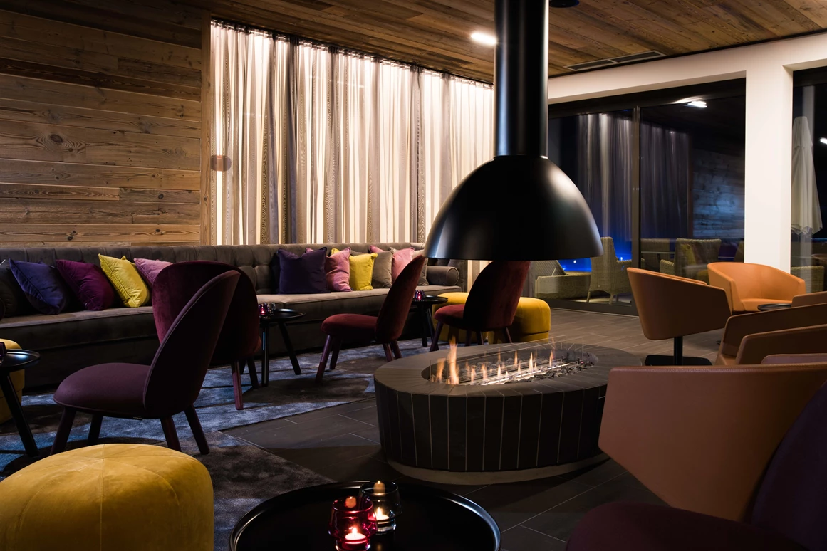 skiopening-matrei-nomago-hotel-goldried-notranjsot-hotela.webp
