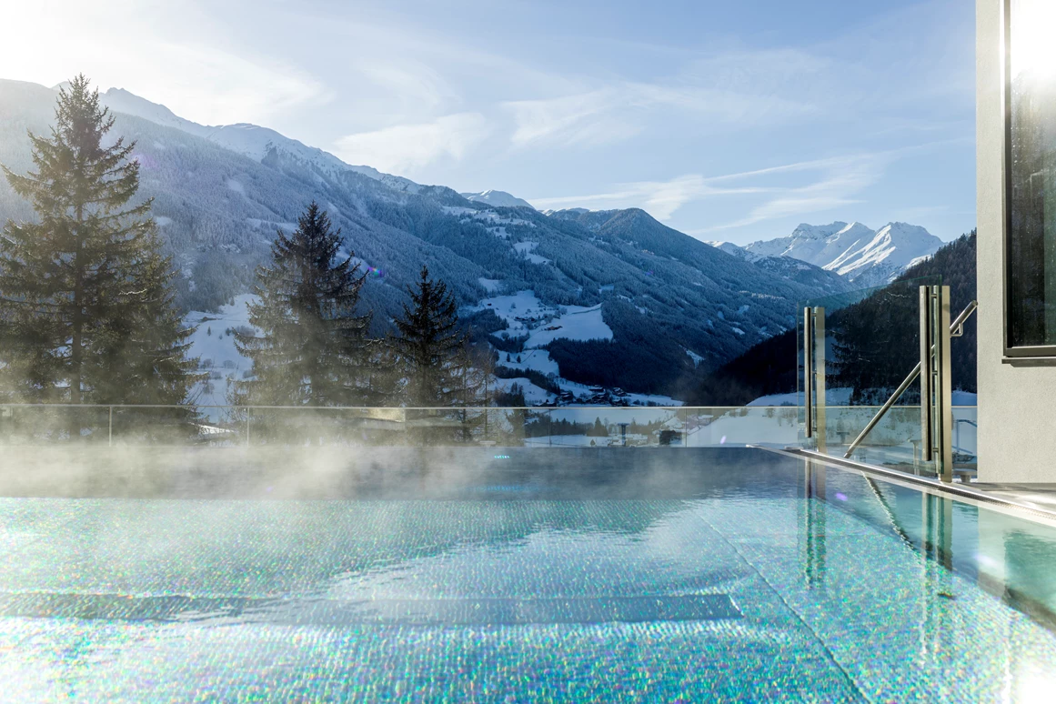 skiopening-matrei-nomago-hotel-goldried-wellness-pozimi.webp
