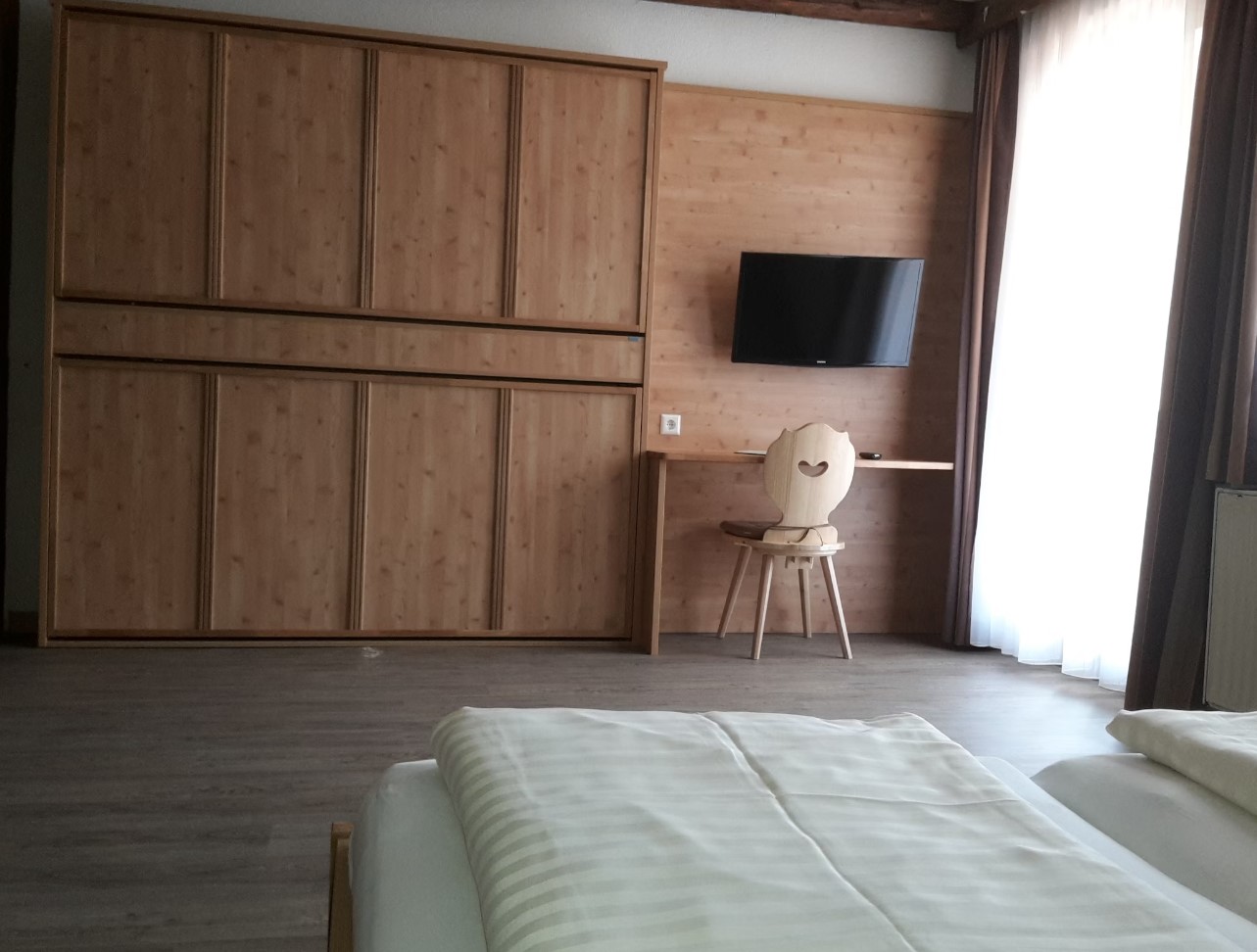 hotel-hohe-tauren-triposteljna-soba-spalnica-2.jpg