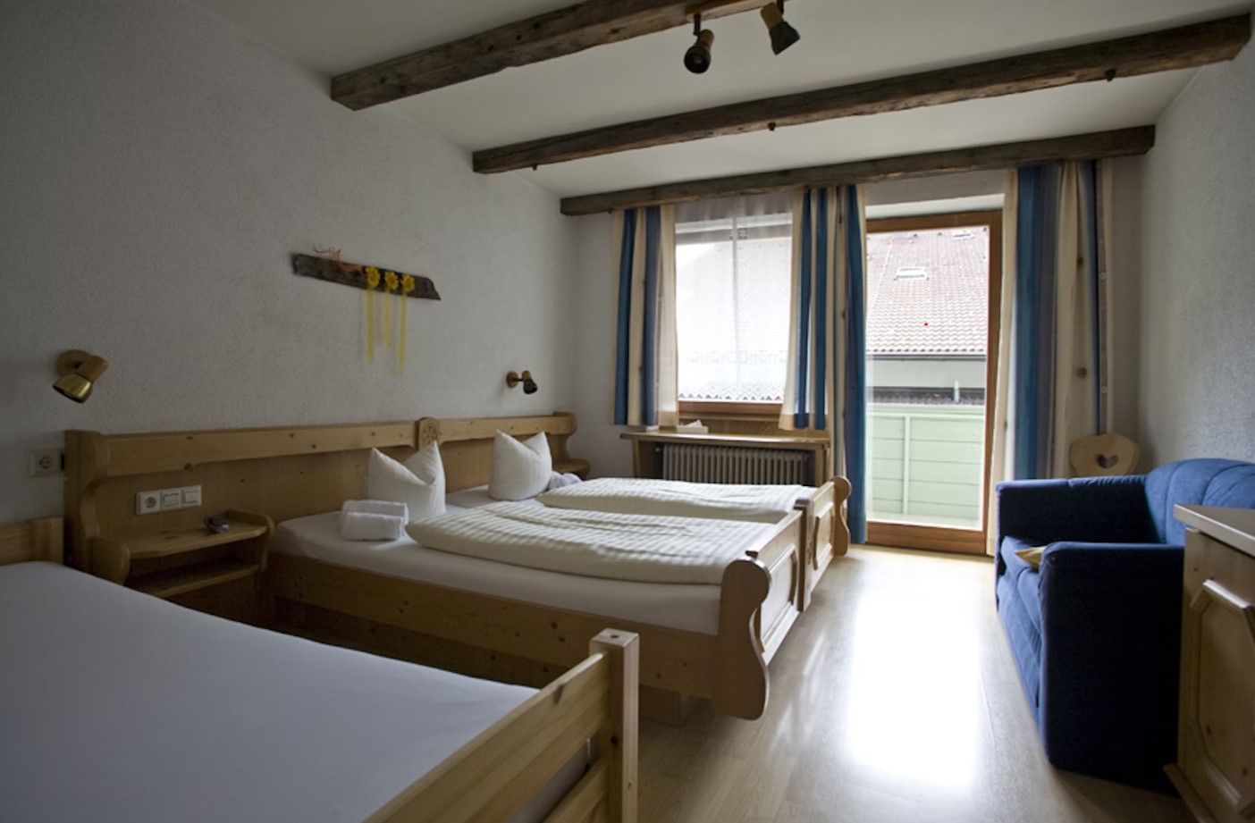 skiopening-matrei-hotel-hohe-tauren-family-room-spalnica.jpg