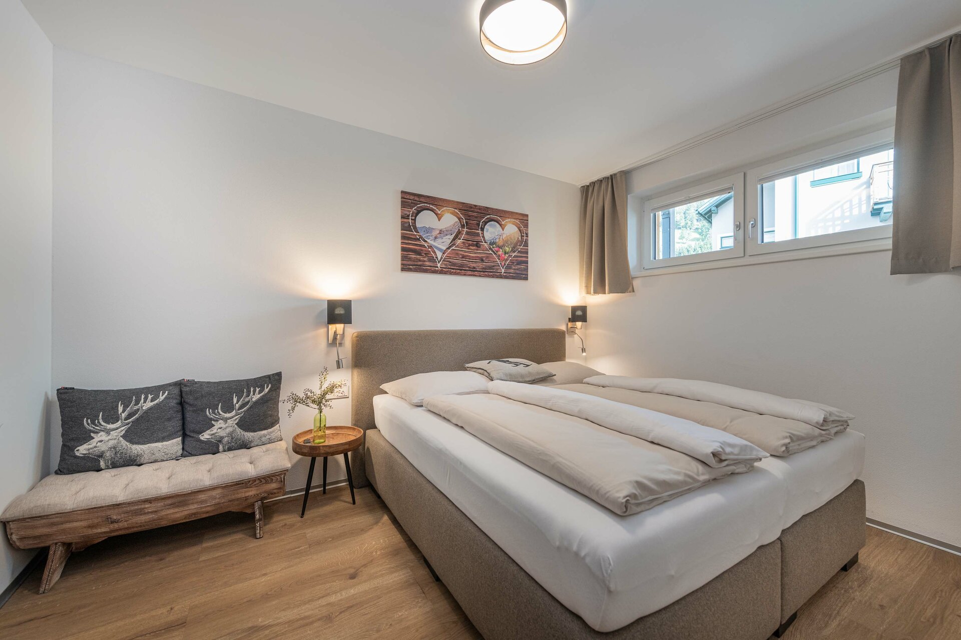 skiopening-matrei-nomago-apartmaji-montana-superior-spalnica.jpg