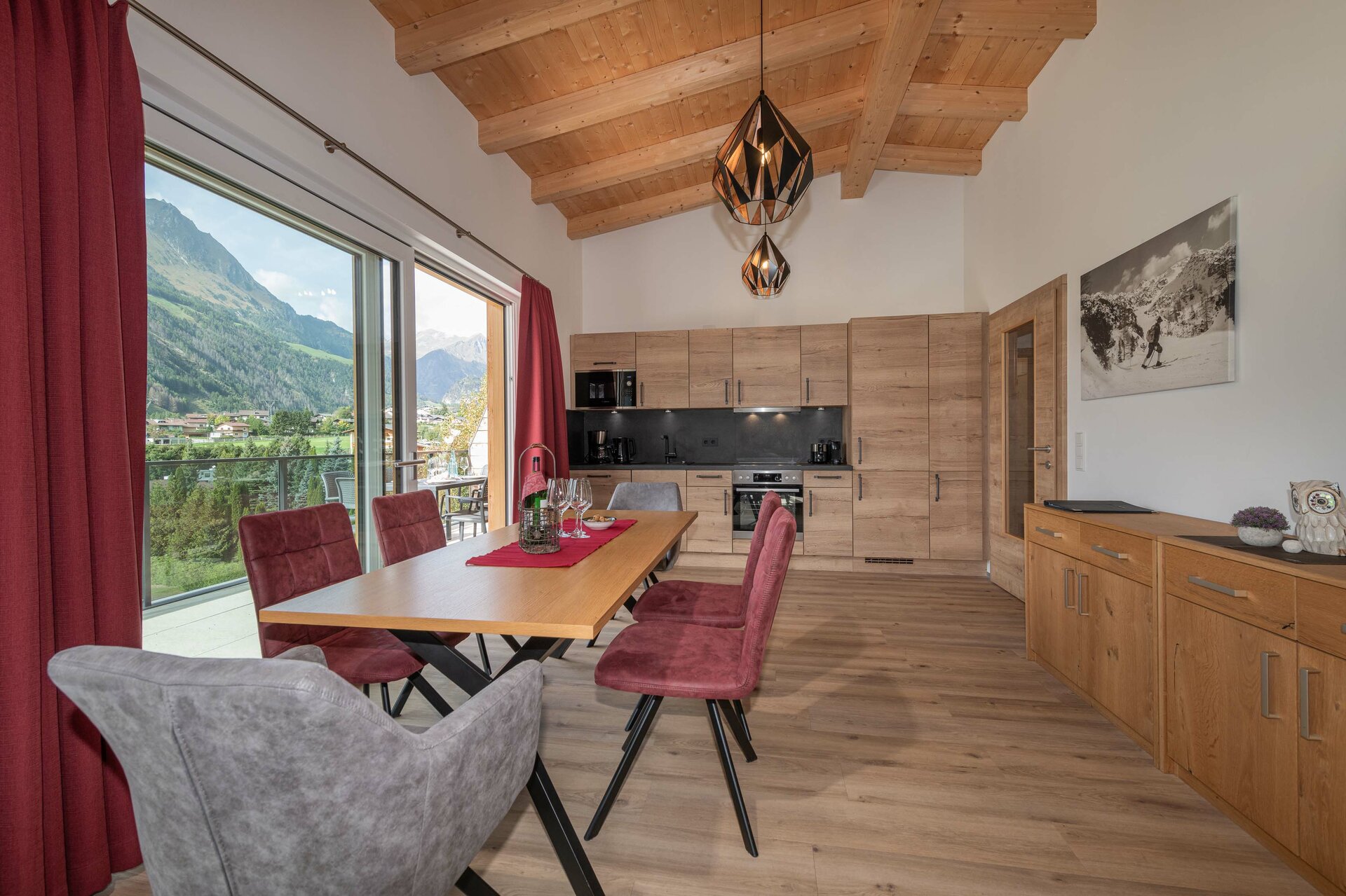 skiopening-matrei-aparmaji-montana-alpenparks-penthouse-jedilnica-kuhinja.jpg