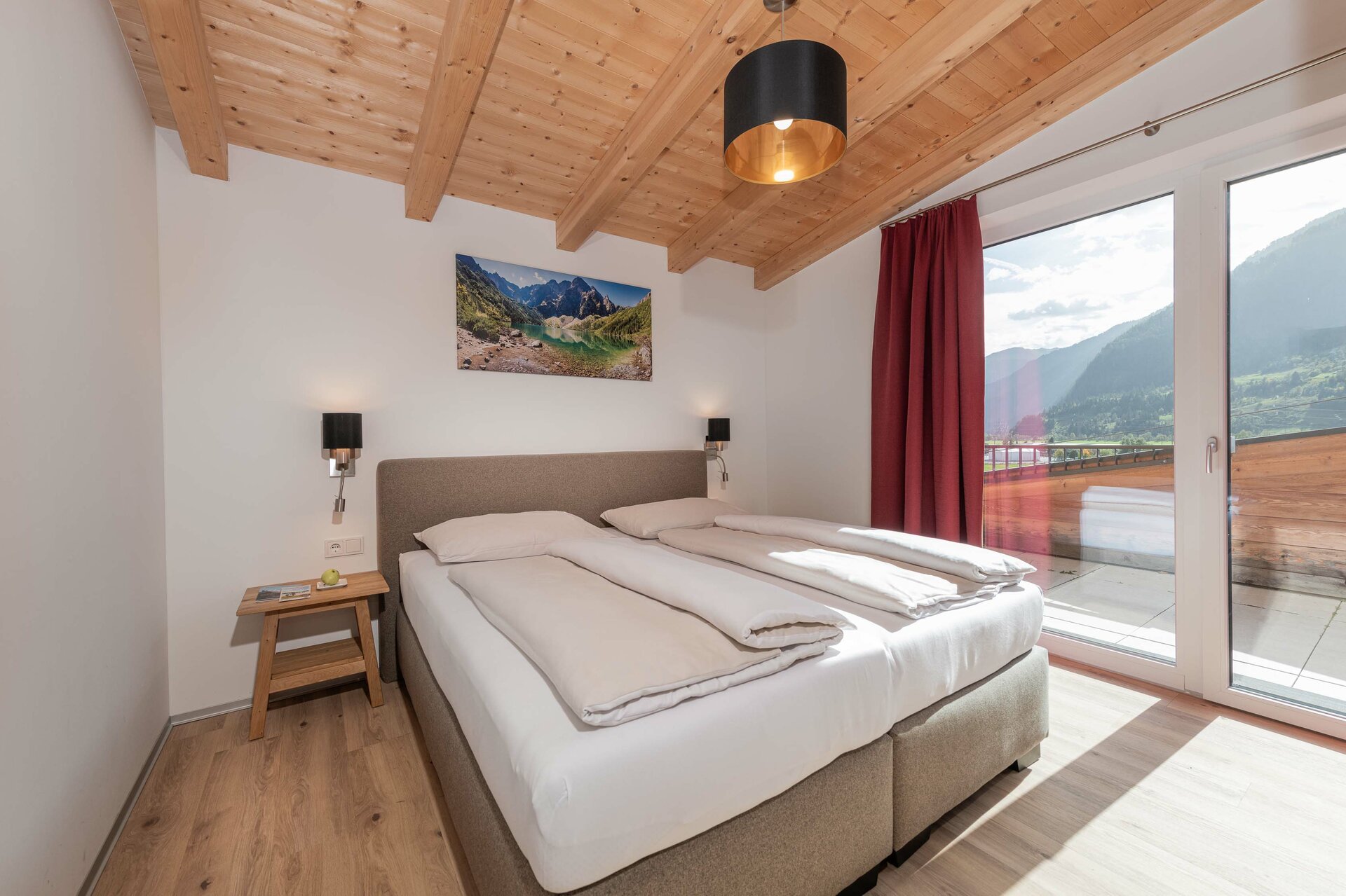 skiopening-matrei-aparmaji-montana-alpenparks-penthouse-spalnica.jpg