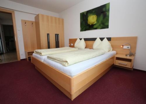 skiopening-matrei-apartmaji-panorama-granatspitze-60m2-spalnica-2.jpg
