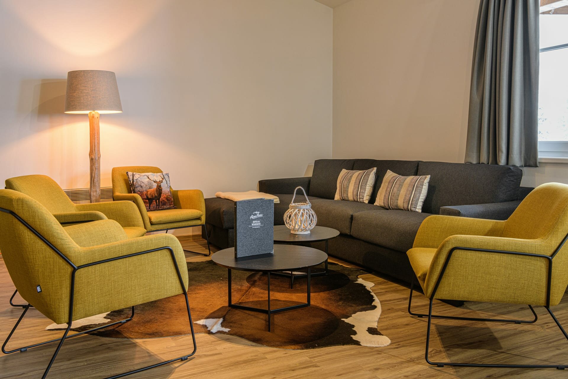 alpenparks-apartment-ferienresort-rehrenberg-alpine-classic-dnevna-soba.jpg