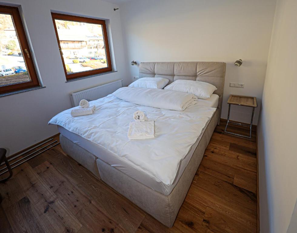 apartmaji-romerhof-superior-spalnica-2.jpg