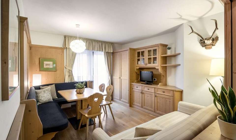 Appartements-AsOdei-t5-alta-badia-jedilnica-terasa.jpg
