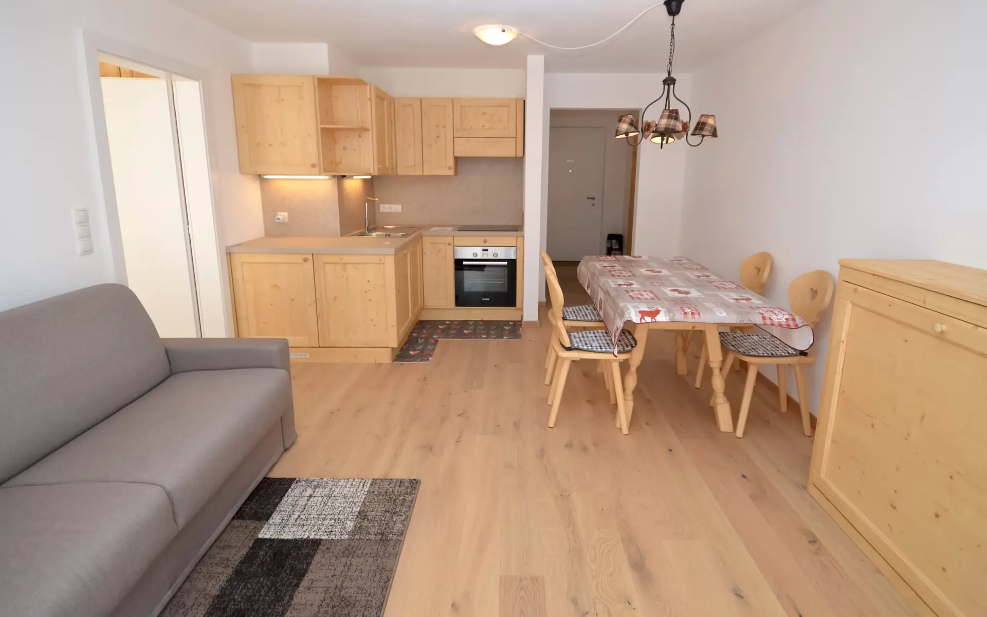 apartmaji-sesto-app-115-jedilni-kot-s-kuhinjo.webp