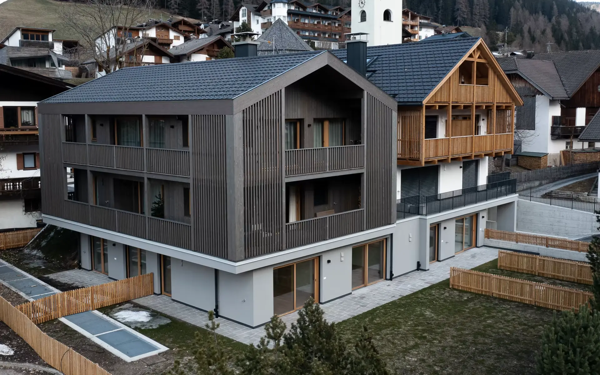 apartmaji-sexten-zunanjost-stavbe-2.webp