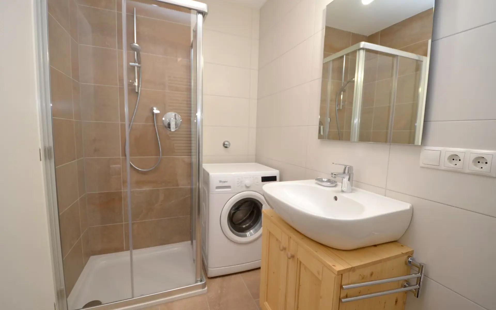 apartmaji-sesto-app-115-kopalnica.webp