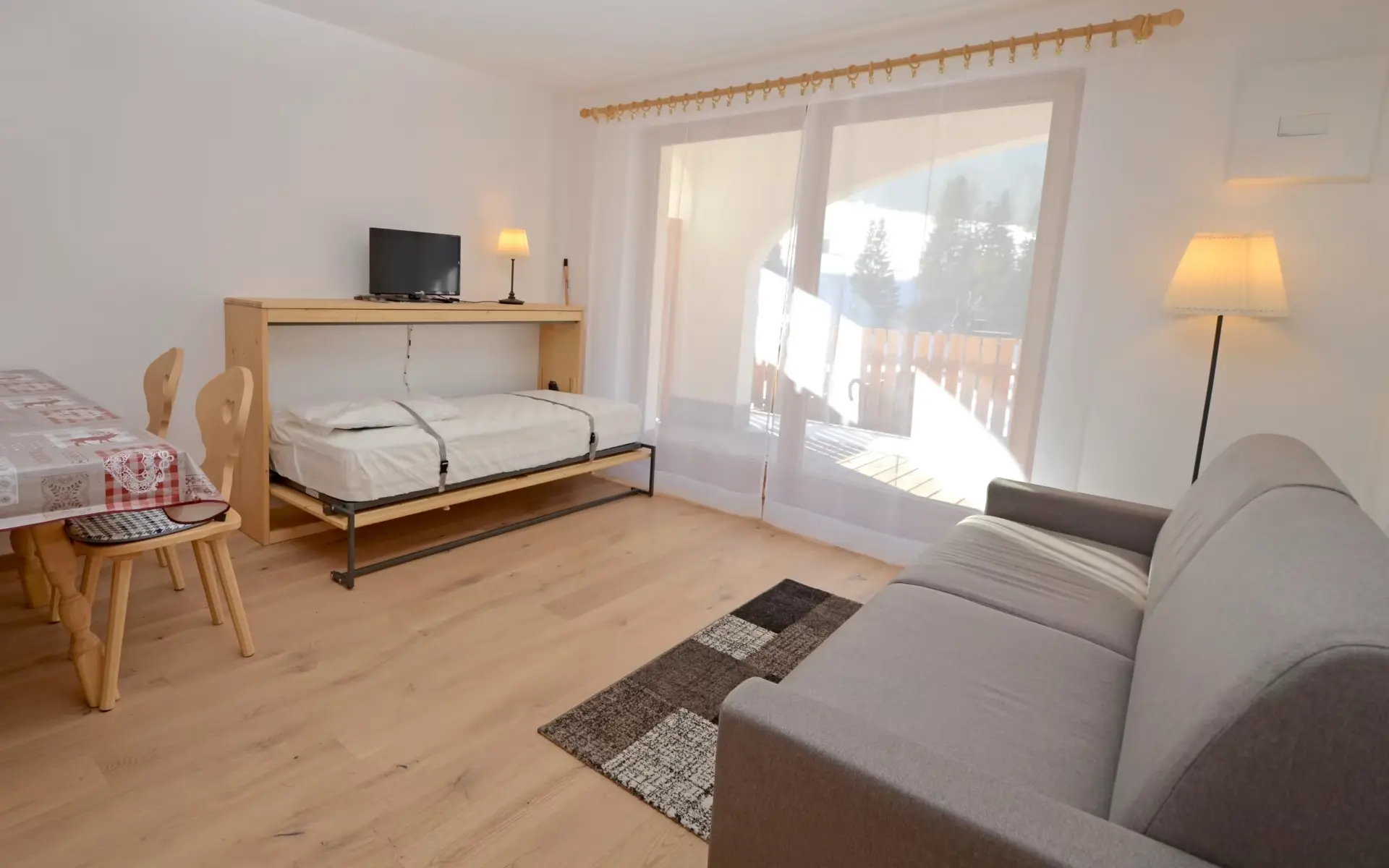 apartmaji-sesto-app-115-dnevna-soba-z-dodatnim-leziscem.webp