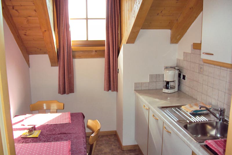 apartmaji-gandlerhof-kronplatz-kuhinja-in-jedilnica.jpg