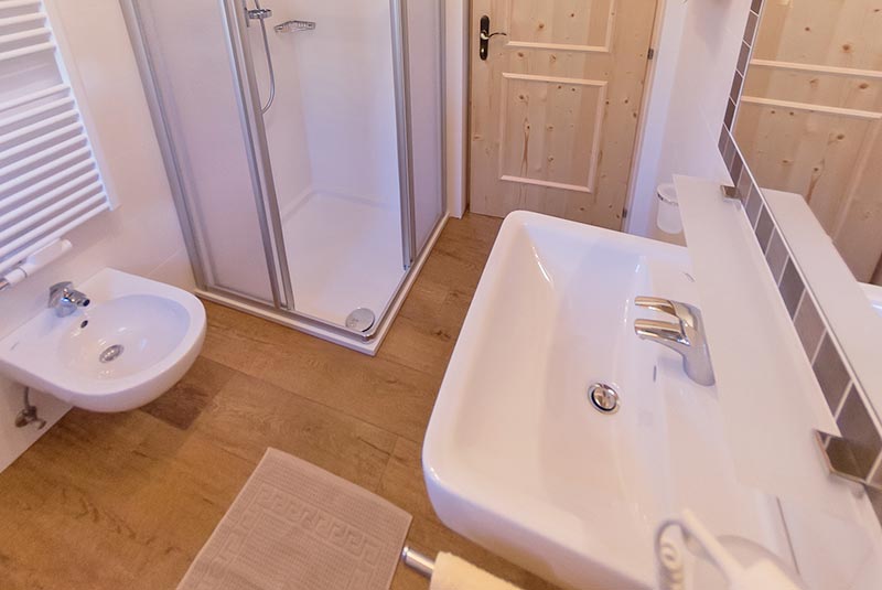 apartmaji-panzenbachof-kronplatz-kopalnica.jpg
