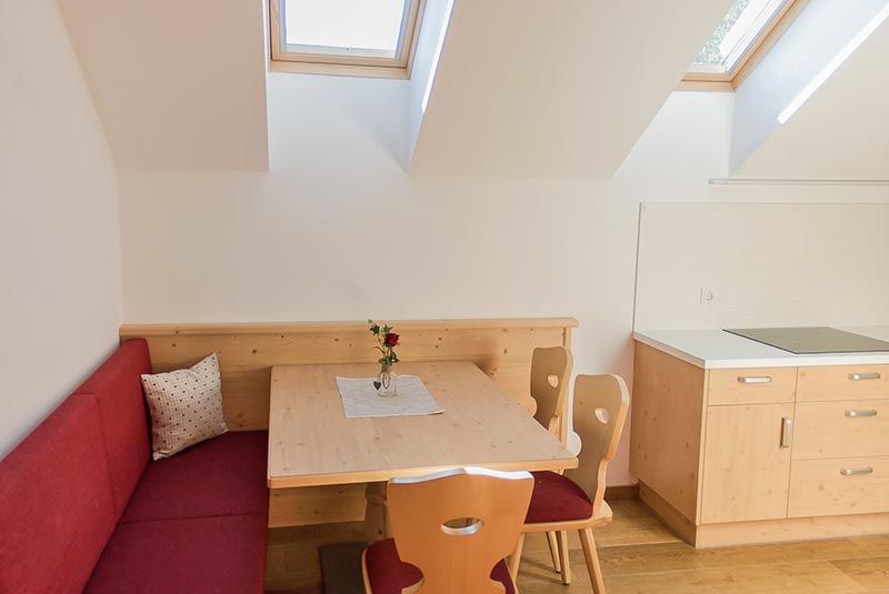 apartmaji-panzenbachof-kronplatz-jedilnilni-kot.jpg
